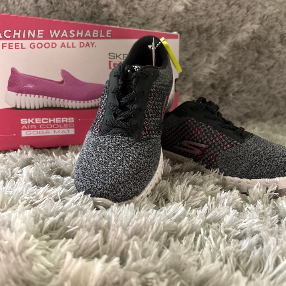 Sketchers go walk smart shoes black/pink size 6.5